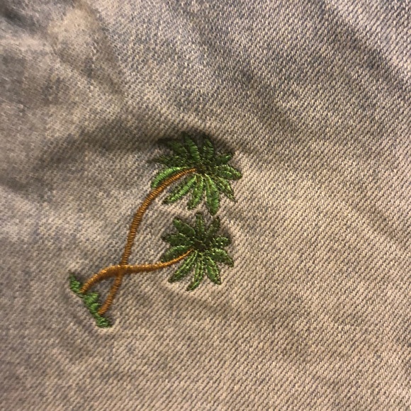 light wash jean shorts - Picture 2 of 4